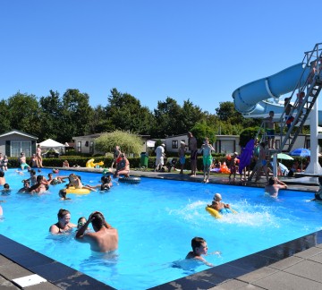 Swimmingpool outside