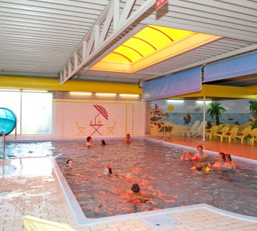 Swimmingpool inside