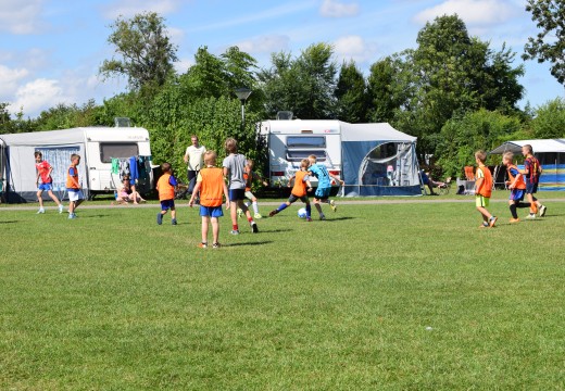Ardoer camping Scheldeoord profvoetbal clinic 2016 (18).JPG